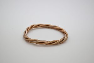 photo Bracelet Jonc Torsadé Bronze – Paix et Chaleur de la Collection Sérénité - pepitero.com