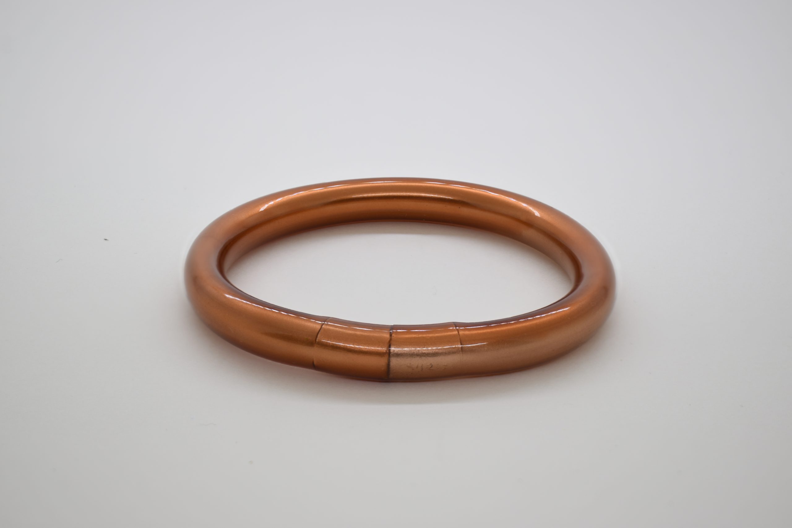 Collection Sérénité : Jonc Torsadé Bronze – Paix et Chaleur - pepitero.com photo Bracelet Jonc Torsadé Bronze – Paix et Chaleur de la Collection Sérénité - pepitero.com